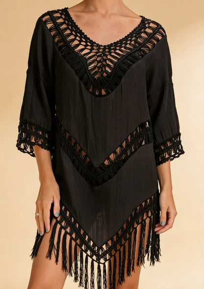 Krótka sukienka plażowa w stylu boho z frędzlami