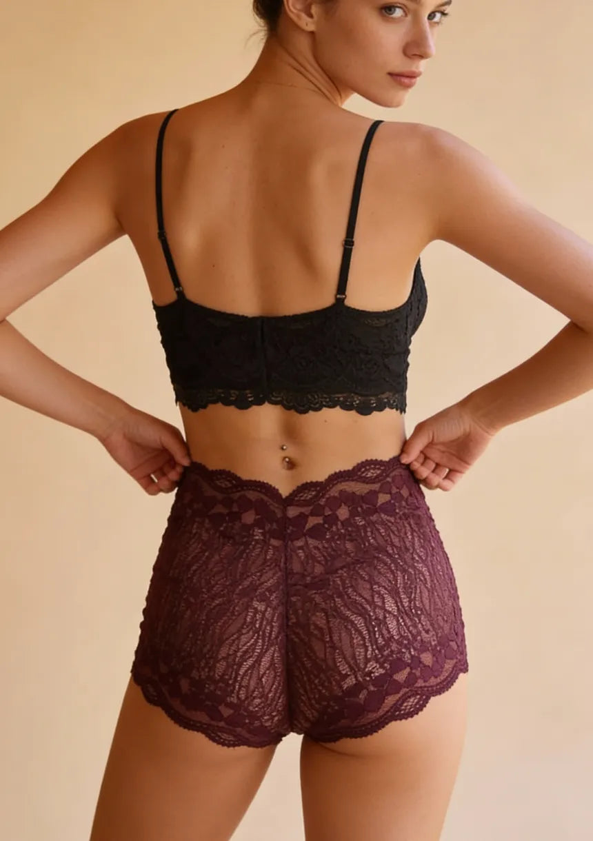 Koronkowe majtki w brazylijskim kształcie