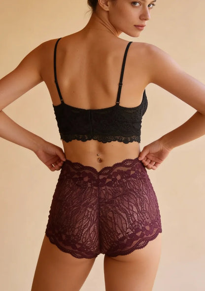 Koronkowe majtki w brazylijskim kształcie