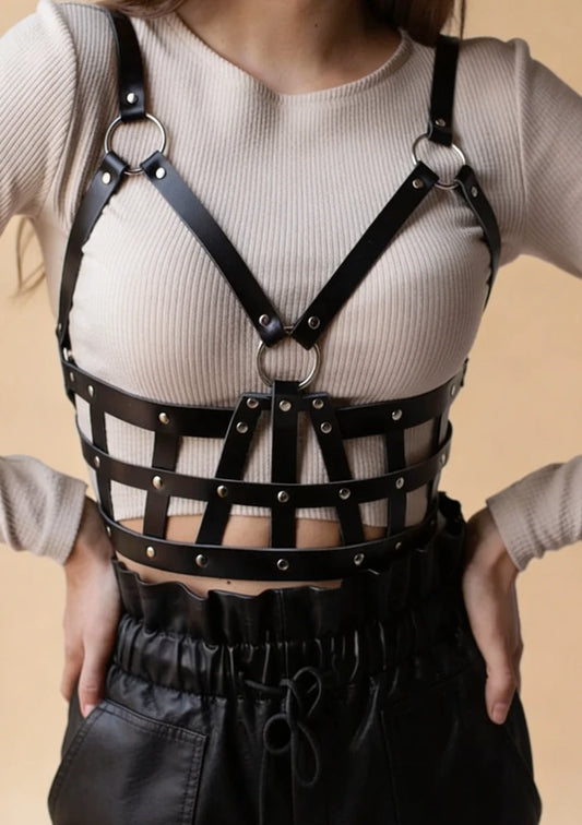 Harness na piersi z regulowanym zapięciem