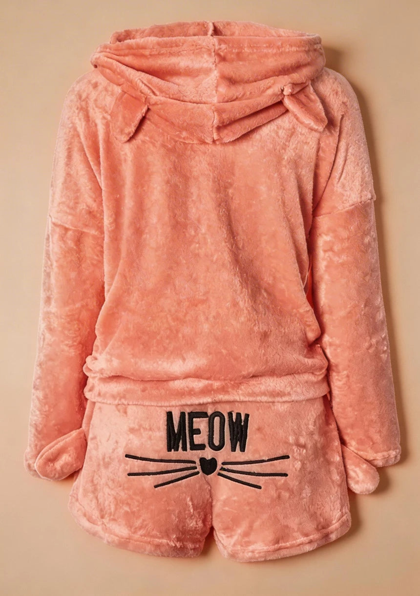 Puchaty komplet odzieży domowej z motywem kotka