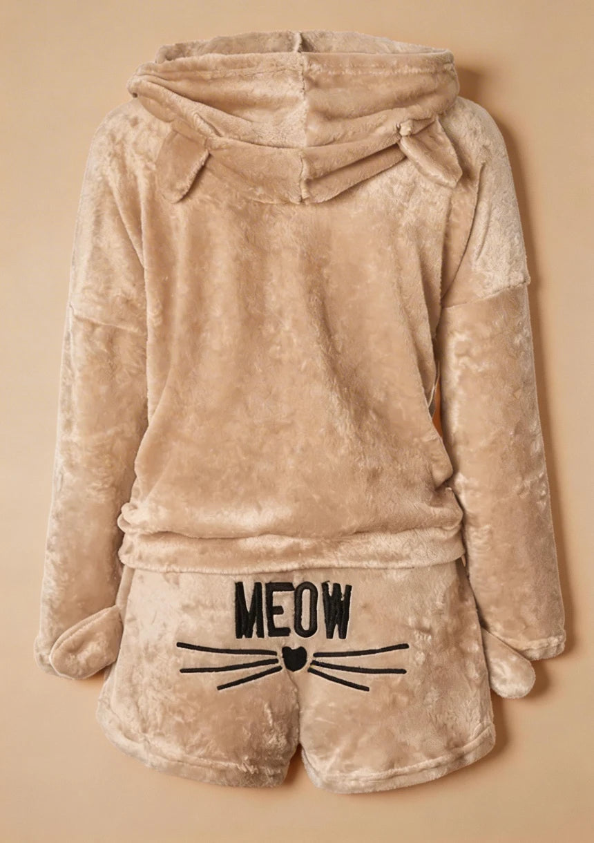 Puchaty komplet odzieży domowej z motywem kotka