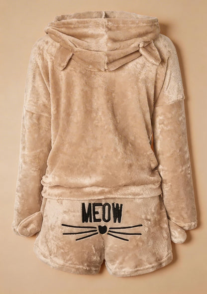 Puchaty komplet odzieży domowej z motywem kotka