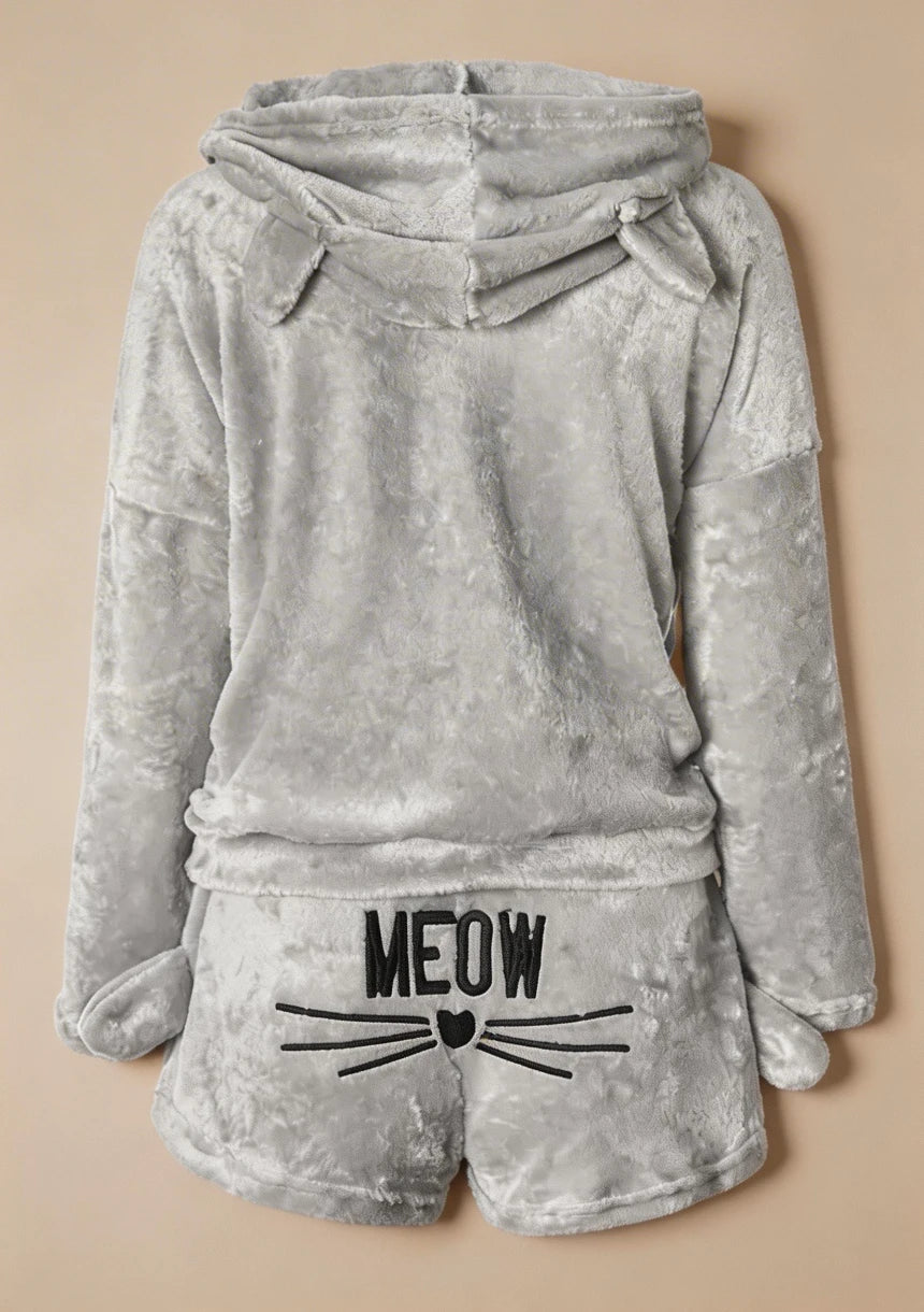 Puchaty komplet odzieży domowej z motywem kotka