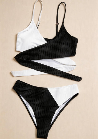 Strój kąpielowy dwuczęściowy bikini z kopertowym dekoltem