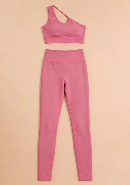 Komplet sportowy z asymetrycznym topem